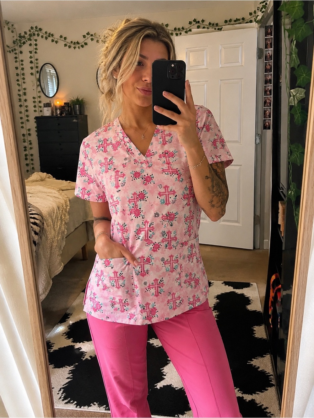 Wear For Care Pink Cross Scrub Top Size Small | V-Neck Medical Uniform | Nurse - Picture 2 of 7